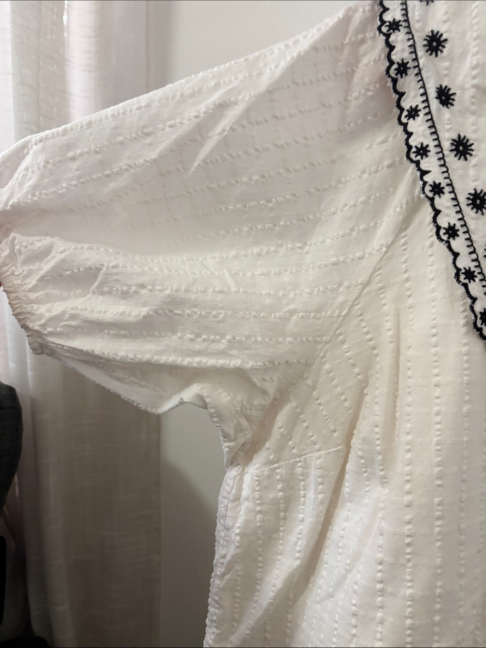 Lauren Conrad White Eyelet Blouse with Embroidered Peter Pan Collar - Picture 4 of 5